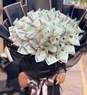 Bó hoa làm từ tiền mặt